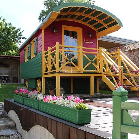 Bed and Breakfast Roulotte La Dominique Romery  Экстерьер фото