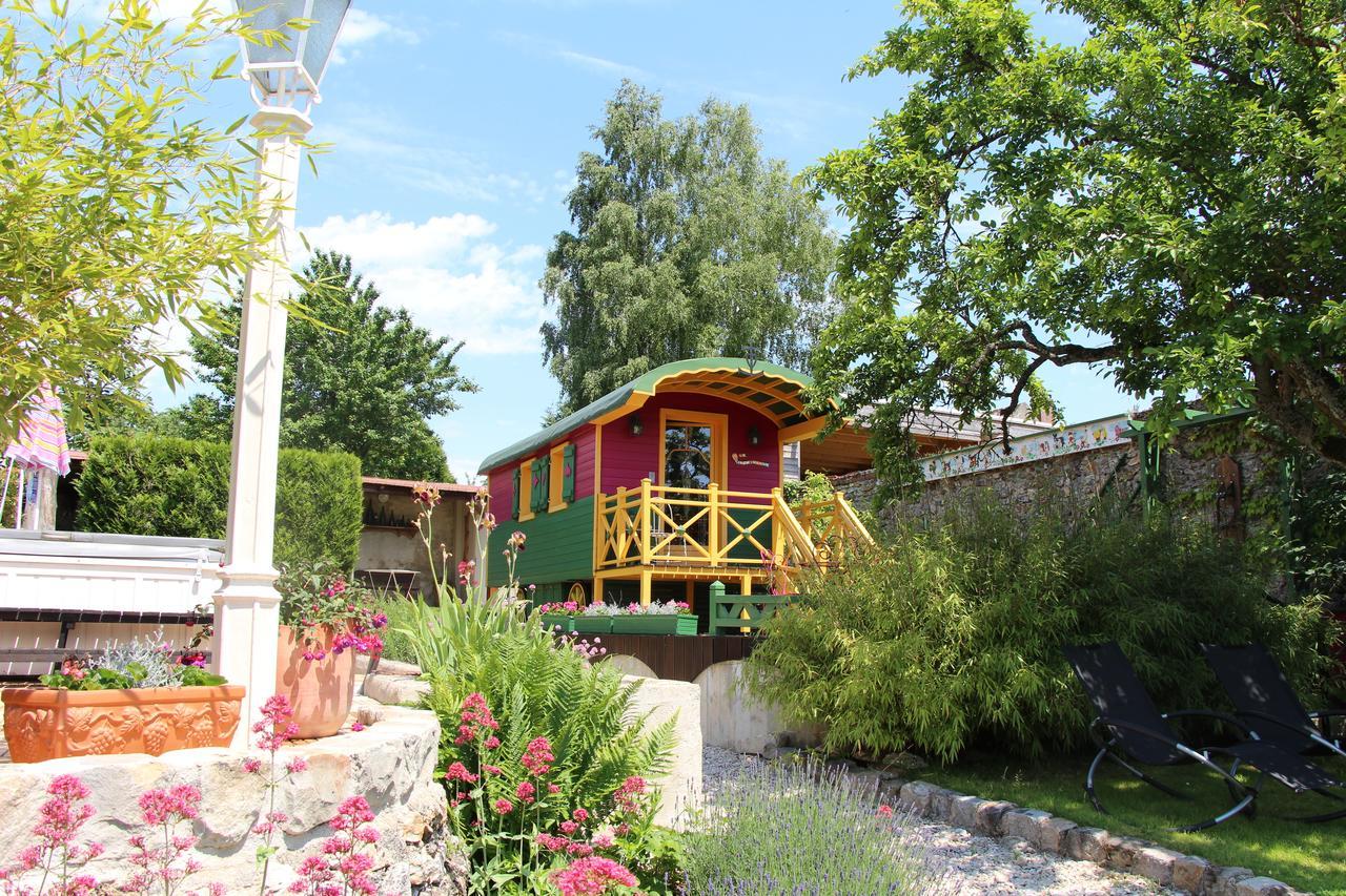 Bed and Breakfast Roulotte La Dominique Romery  Номер фото