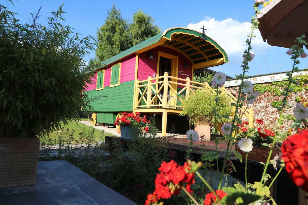 Bed and Breakfast Roulotte La Dominique Romery  Экстерьер фото